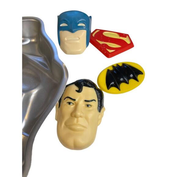 Vintage Wilton Superman Batman Cake Pan Complete Face Chest Plates Shield - Picture 3 of 7
